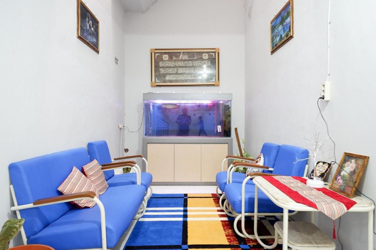 Hotel RedDoorz near Jalan Adi Sucipto Solo Esterno foto