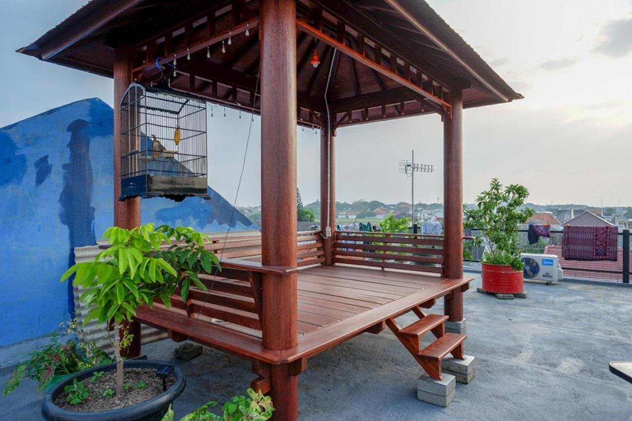 Hotel RedDoorz near Jalan Adi Sucipto Solo Esterno foto